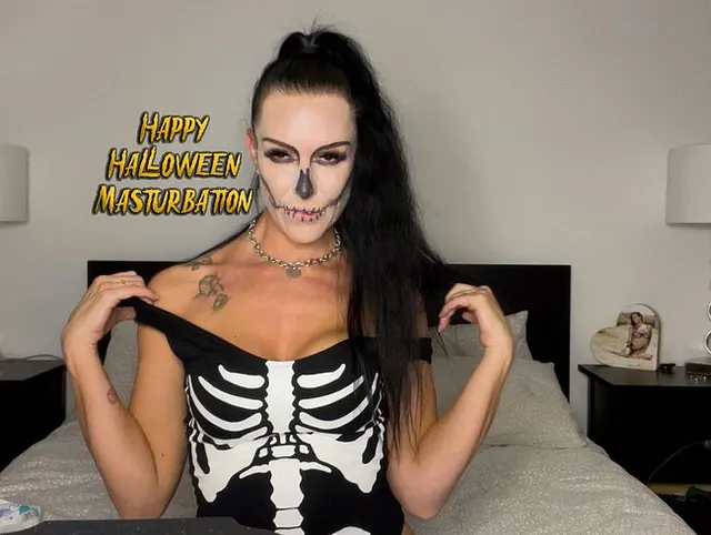 Halloween-Party machte mich so geil, ich musste mir selbst helfen